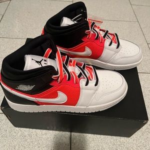 Air Jordan Mid Se 6and a half youth = women’s size 8